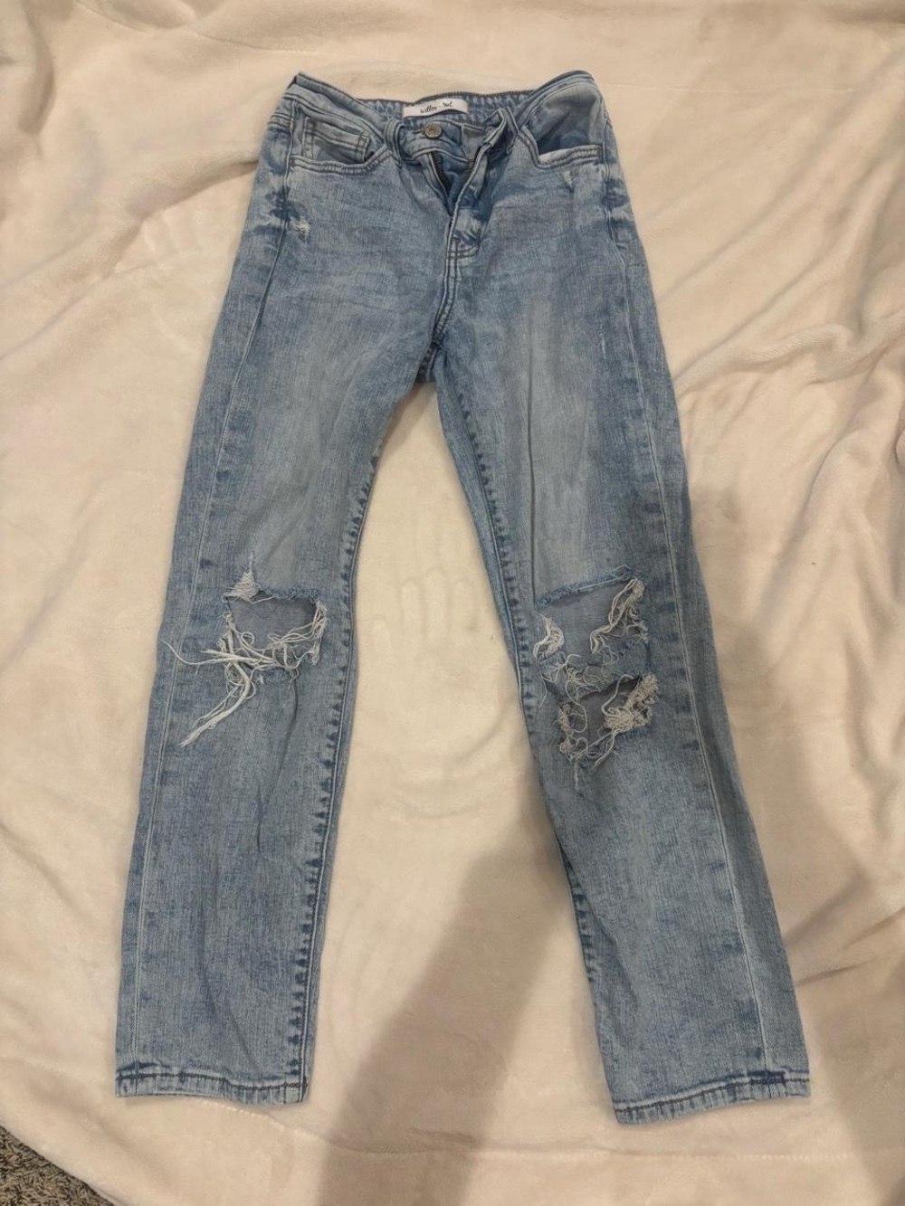 Light Wash Distressed Boyfriend Jeans - Light Blue